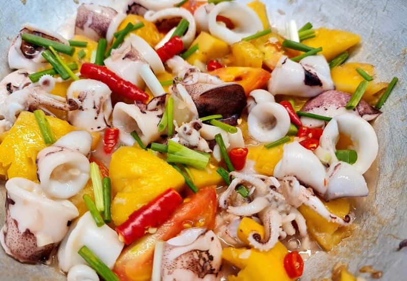Mực xào dứa
