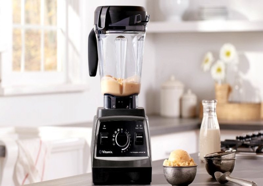 Sử dụng cọ rửa chuyên dụng để làm sạch tất cả các bộ phận của cối xay