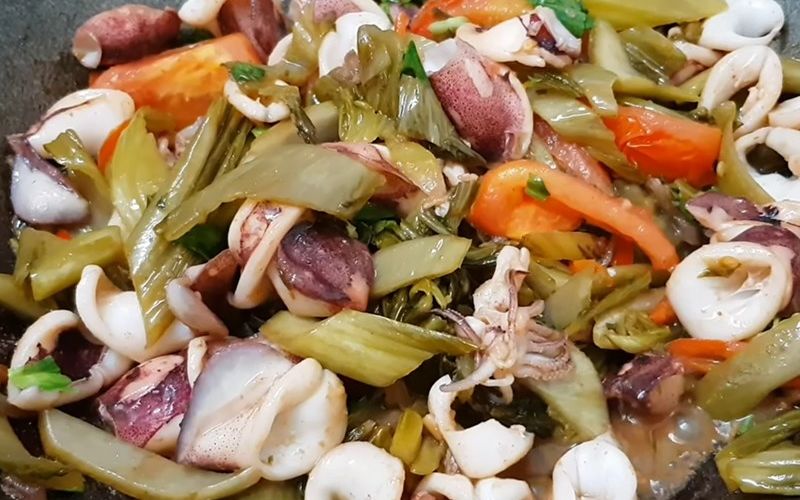 Mực xào dưa chua – vị chua thanh, bùng vị giác
