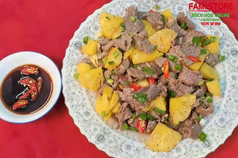 Món bò xào dứa