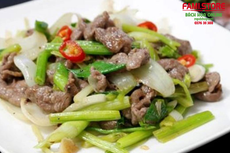 Món thịt bò xào cần tây hành tây