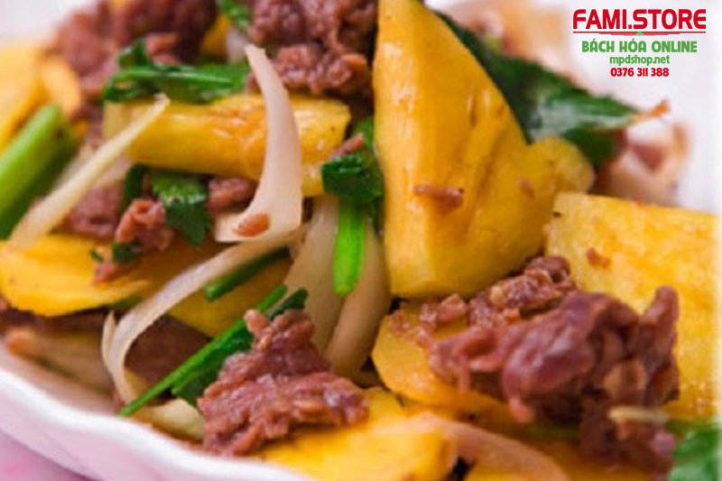 Cách xào thịt bò với hành tây, dứa