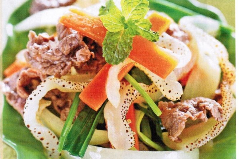 Món tủ ăn siêu cuốn sứa xào sả ớt